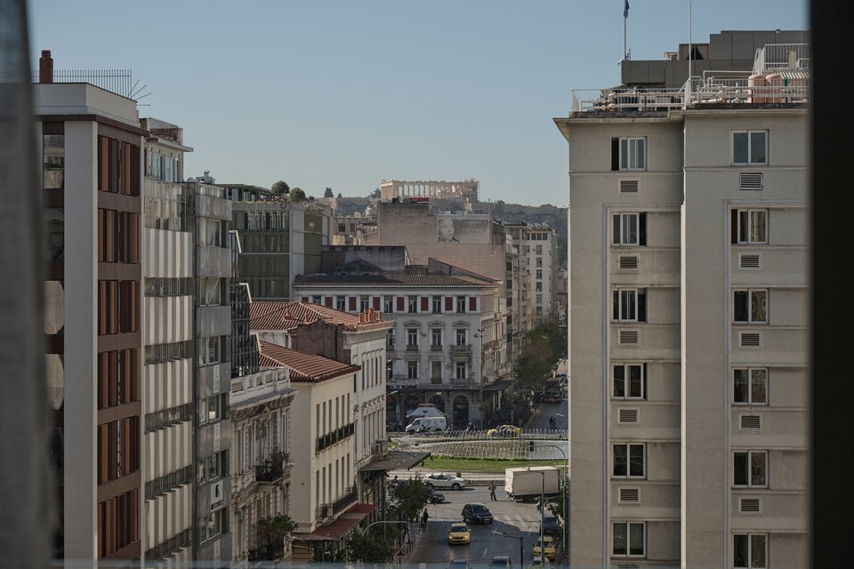 Η θέα στην Ακρόπολη και στην Πλατεία Ομονοίας από το νέο ξενοδοχείο Vision Omonia