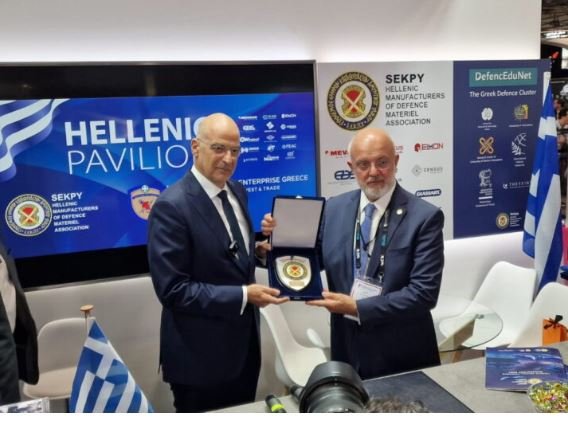 Το Ελληνικό Περίπτερο επισκέφτηκε την πρώτη ημέρα της έκθεσης ο Υπουργός Εθνικής Άμυνας της Ελλάδας, κ. Νίκος Δένδιας ο οποίος ενημερώθηκε από τον Πρόεδρο του ΣΕΚΠΥ κ. Τάσο Ροζολή/Πηγή: ΣΕΚΠΥ