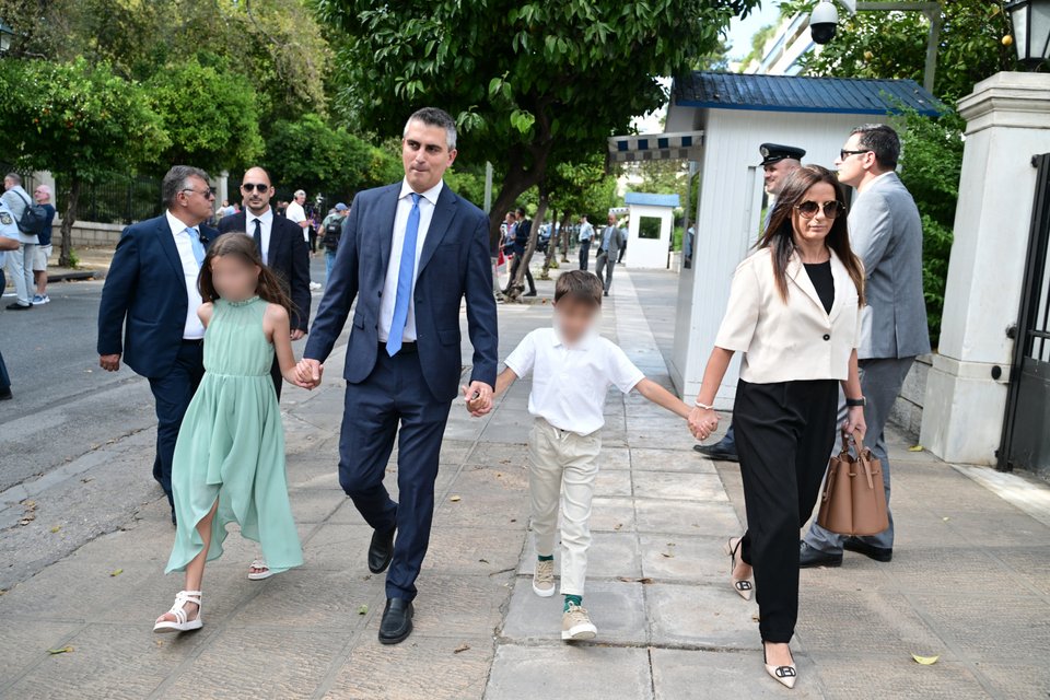 Ο νέος υφυπουργός Εθνικής Οικονομίας και Οικονομικών, Χρίστος Δήμας, με την οικογένειά του