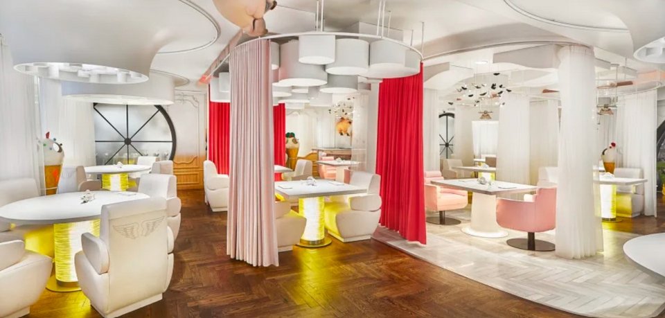 Το Diverxo, που διευθύνεται από τον σεφ Dabiz Muñoz, προσφέρει δημιουργικά και απρόβλεπτα πιάτα με ασιατικές επιρροές στην ισπανική πρωτεύουσα.