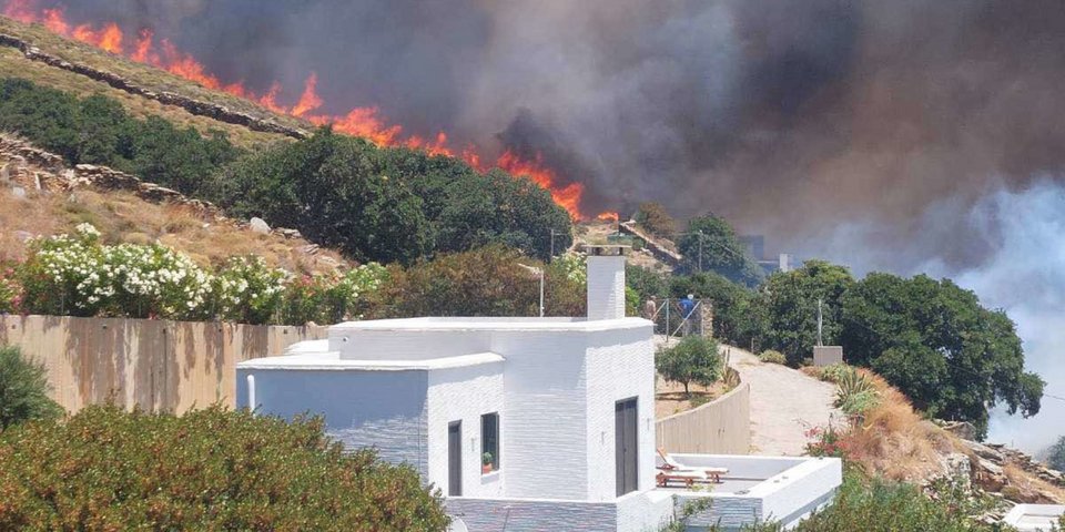 Μεγάλη φωτιά στην Άνδρο / andriakipress.gr