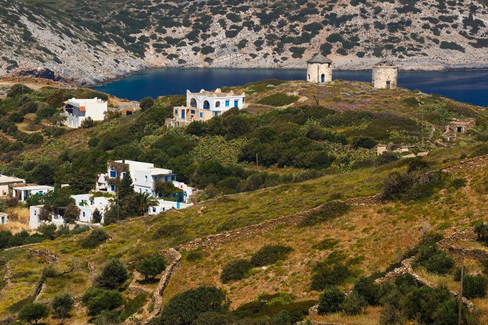 Το χωριό Καμπί με την ομώνυμη παραλία