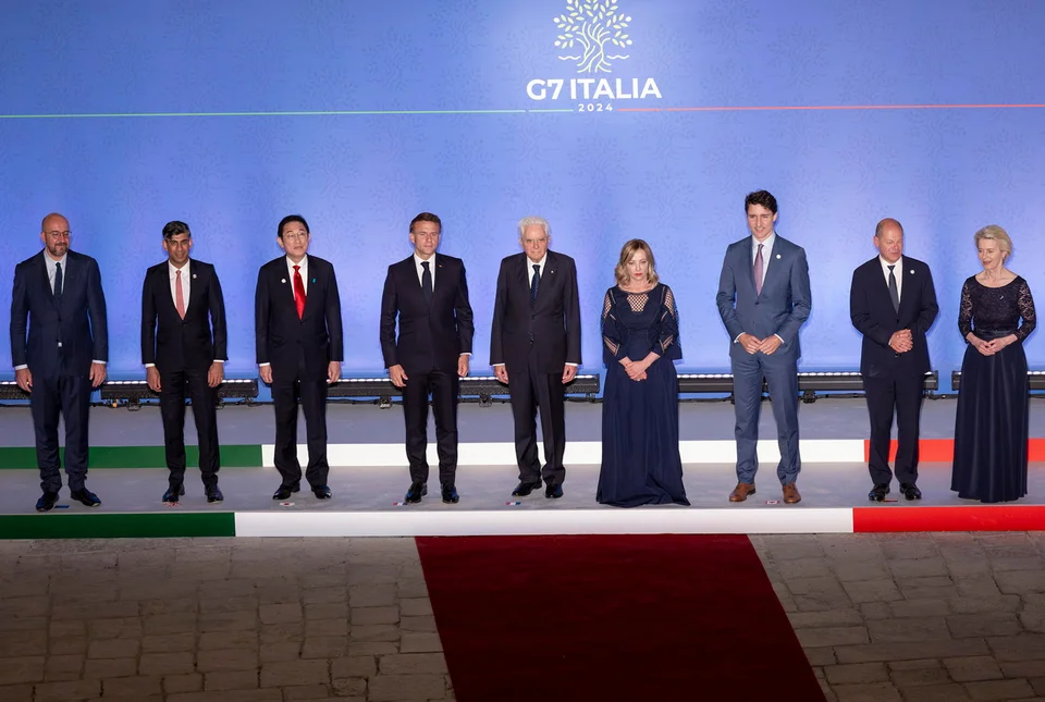 Η οικογενειακή φωτογραφία των ηγετών της G7 από το χθεσινό δείπνο