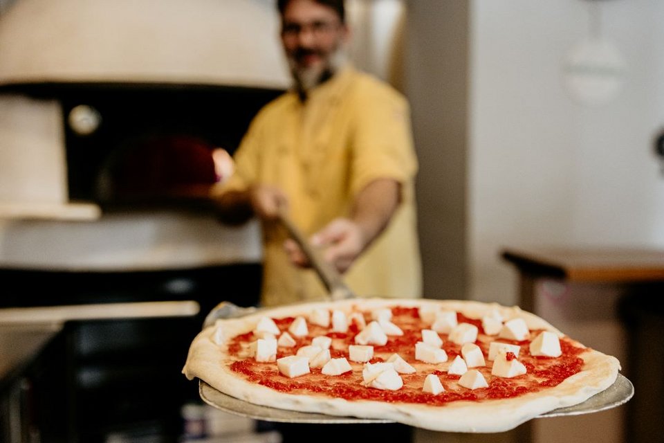 Με χειροποίητο ζυμάρι 48 ωρών