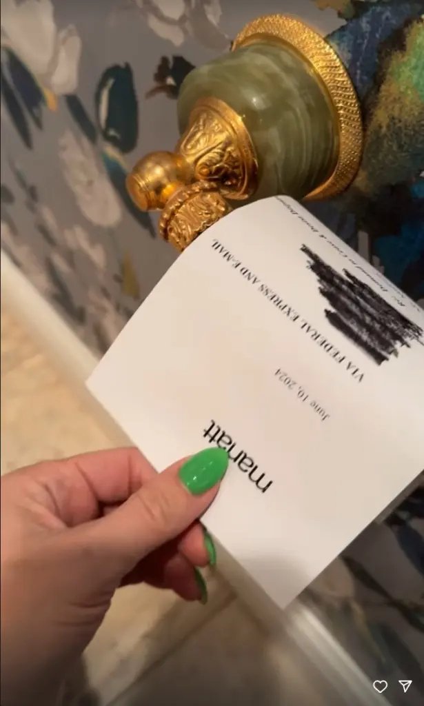 To χαρτί τουαλέτας της Χόλι Μάντισον 