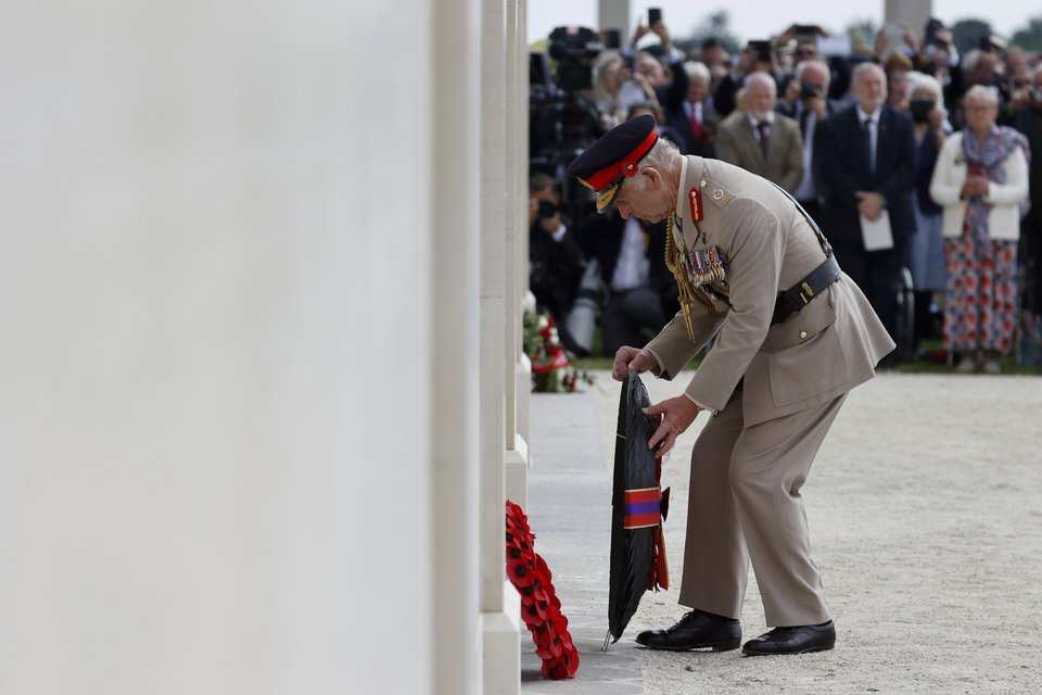 Ο βασιλιάς Κάρολος στην D-Day/Credit:AP