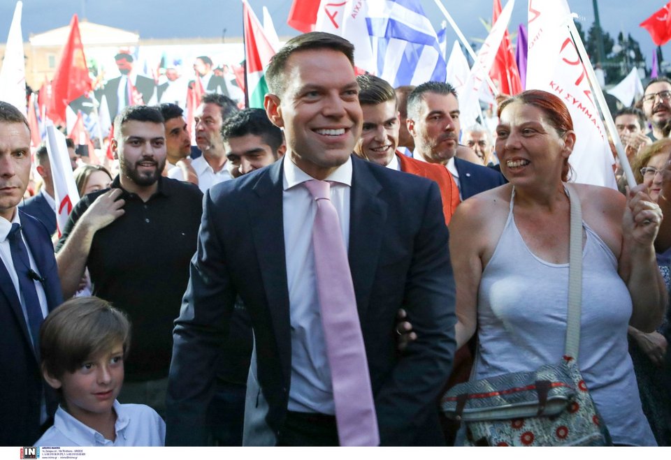 Ο Στέφανος Κασσελάκης με το ένα από τα ανίψια του / Φωτογραφία: Intimenews/ΛΙΑΚΟΣ ΓΙΑΝΝΗΣ