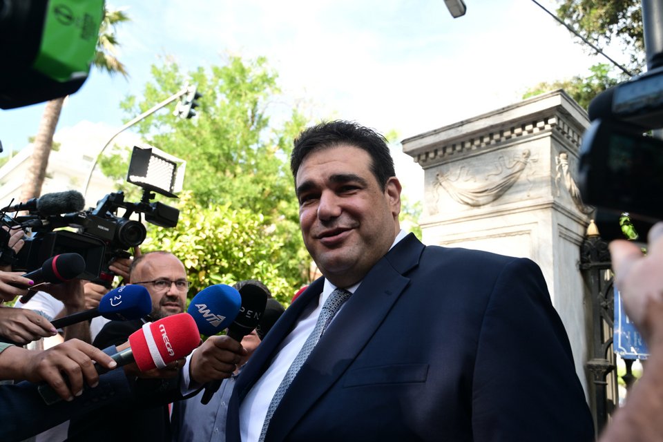 Ο νέος υπουργός Εσωτερικών Θοδωρής Λιβάνιος προσερχόμενος στο Προεδρικό Μέγαρο