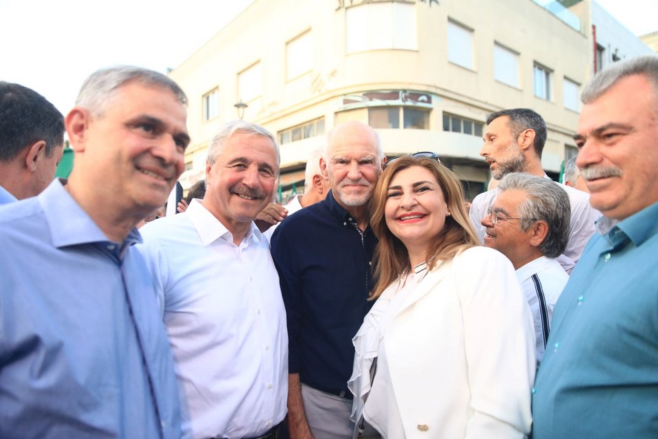 Ο Γιώργος Παπανδρέου με την Ευαγγελία Λιακούλη, τον Γιάννη Μανιάτη και τον Φίλιππο Σαχινίδη