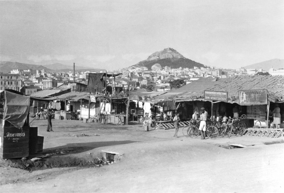 Συνοικισμός προσφύγων. Κοντινή άποψη του συνοικισμού που βρισκόταν στα πέριξ της πλατείας Θησείου