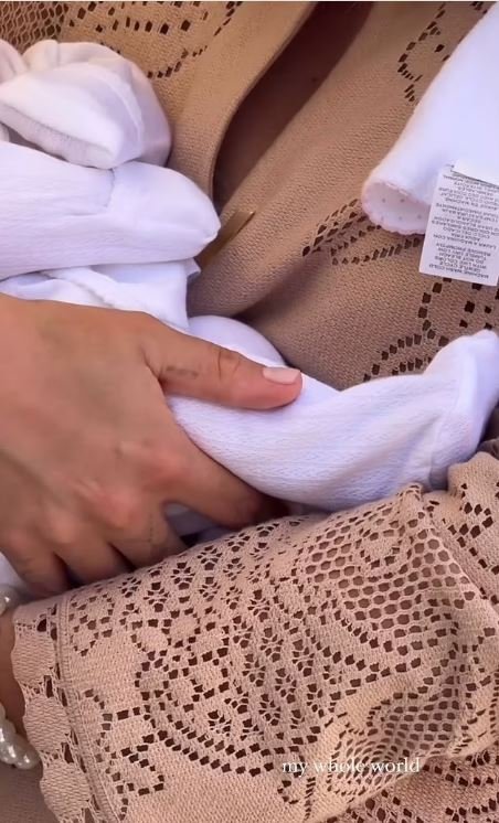Η Sofia Richie αγκαλιά με την κόρη της
