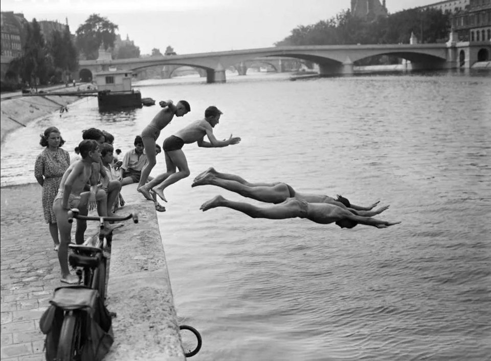  Σηκουάνας, Ιούλιος 1949. Στιγμές που θέλουν να ξαναζήσουν στο Παρίσι με τον ποταμό καθαρό