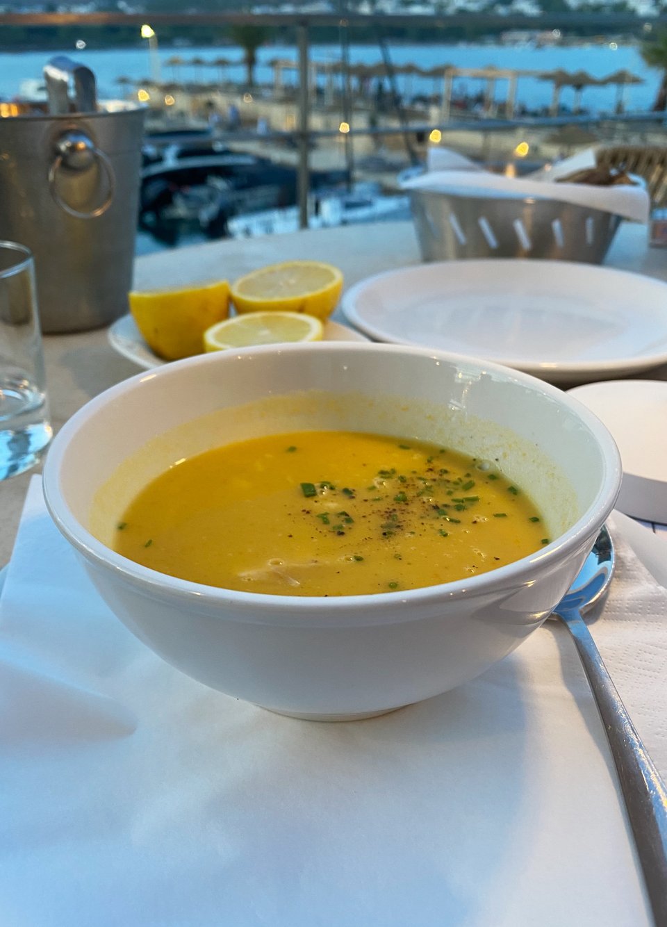 Ψαρόσουπα με μπακαλιάρο