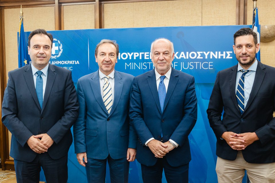 Από αριστερά -Ο υπουργός Ψηφιακής Διακυβέρνησης Δ. Παπαστεργίου, ο υφυπουργός Δικαιοσύνης Ιωάννης Μπούγας, ο υπουργός Δικαιοσύνης Γ. Φλωρίδης και ο υφυπουργός Ψηφιακής Διακυβέρνησης Κωνσταντίνος Κυρανάκης