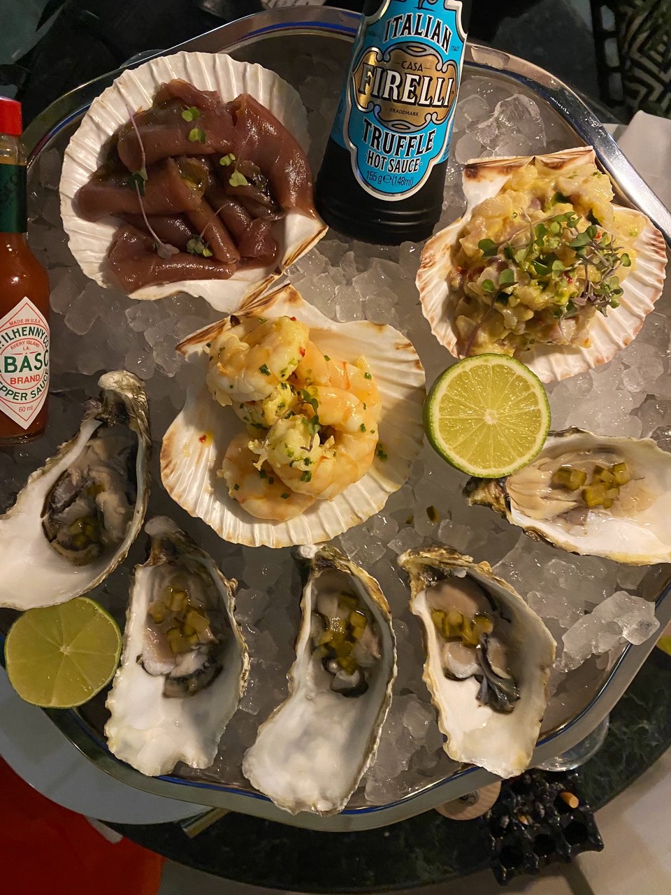 Ο δίσκος με τα στρείδια και τα θαλασσινά στο Belon (για δύο άτομα) / Φωτογραφία: Μάνος Λειβαδάρος/iefimerida 