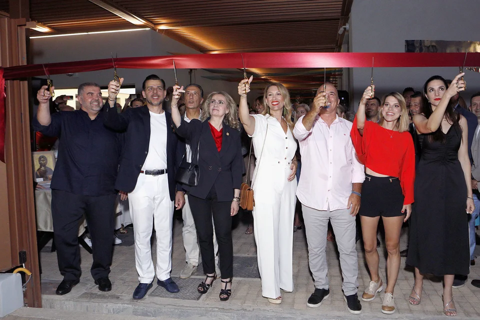 Οι Δημήτρης Πλατανιάς, Βασίλης Αποστολόπουλος, Σοφία Κουνενάκη-Εφραίµογλου, Ναταλί Βαγιωνή, Ανδρέας Λόλης, Μόνικα Χριστοδούλου και Κατερίνα Ευαγγελάτου υπήρξαν τα «7 ψαλίδια» που  έκοψαν την κορδέλα των εγκαινίων