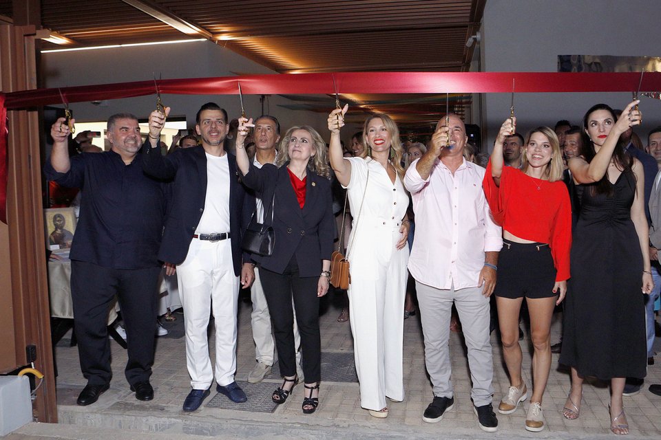 Οι Δημήτρης Πλατανιάς, Βασίλης Αποστολόπουλος, Σοφία Κουνενάκη-Εφραίµογλου, Ναταλί Βαγιωνή, Ανδρέας Λόλης, Μόνικα Χριστοδούλου και Κατερίνα Ευαγγελάτου υπήρξαν τα «7 ψαλίδια» που  έκοψαν την κορδέλα των εγκαινίων