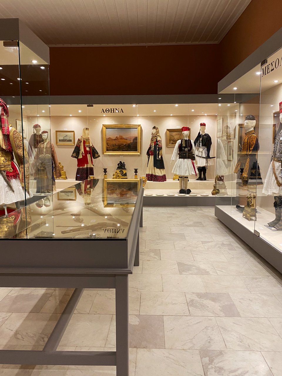 Η νέα αίθουσα του «Εθνολογικού &amp; Λαογραφικού Μουσείου Χρισσού, Συλλογή Ηλία Ε. Δαραδήμου» εγκαινιάστηκε με την έκθεση για τα «200 χρόνια από το θάνατο του Λόρδου Βύρωνα» / Φωτογραφία: Μάνος Λειβαδάρος/iefimerida