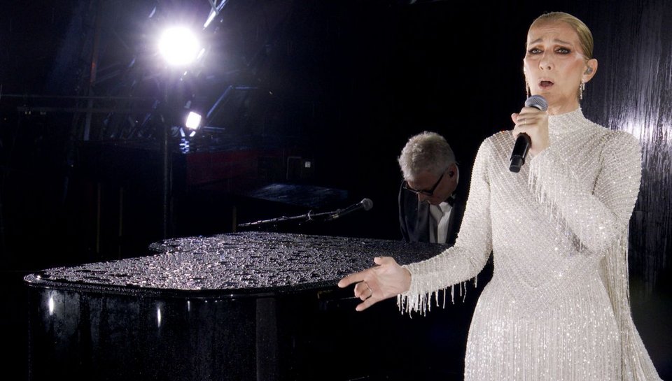 Η τραγουδίστρια Céline Dion τραγούδησε τον Ύμνο στην Αγάπη
