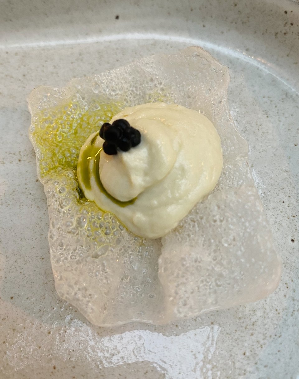  Finger food με κρέμα από ταραμά και χαβιάρι, σε φύλλο ρυζιού / Φωτογραφία: Μάνος Λειβαδάρος/iefimerida 