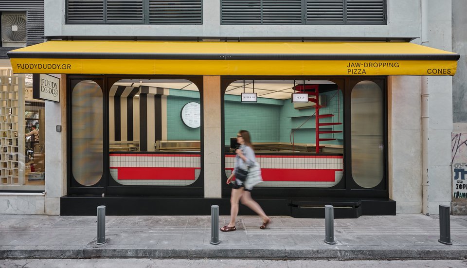 Το design και το branding του Fuddy Duddy υπογράφει το ευρηματικό γραφείο Saint Of Athens.