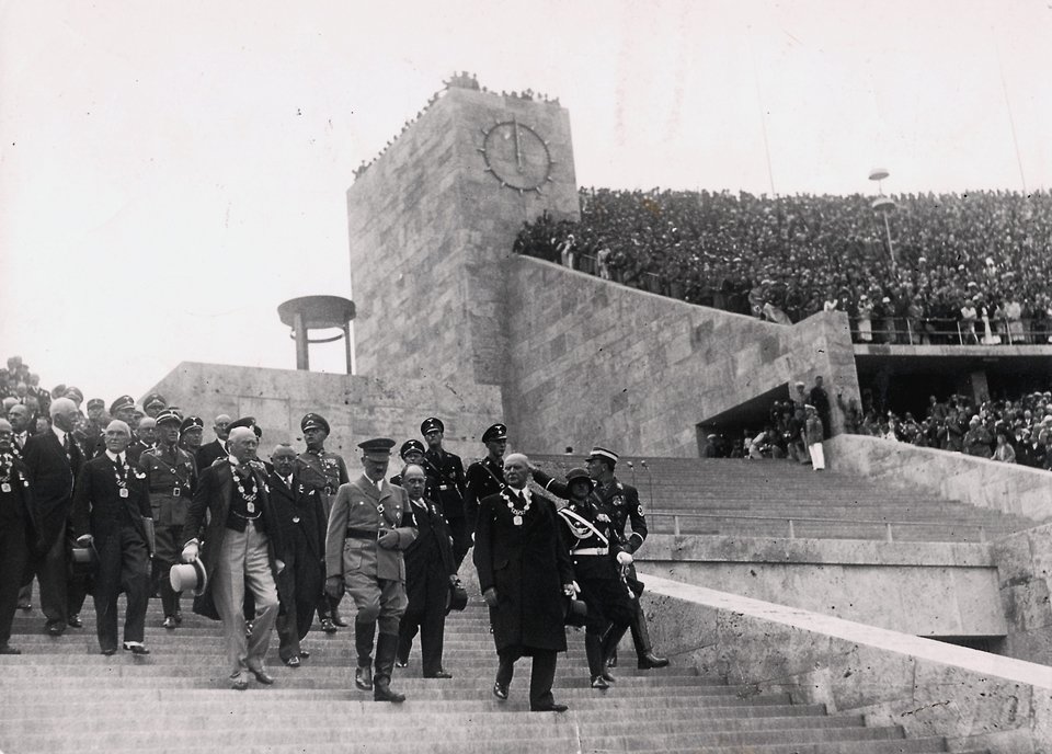 1936, ο Χίτλερ μπαίνει στο στάδιο των Ολυμπιακών Αγώνων στο Βερολίνο