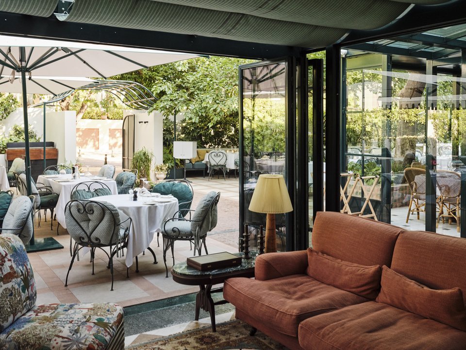 Άποψη απο το σαλόνι και το εστιατόριο Isabella's που λειτουργεί το μεσημέρι