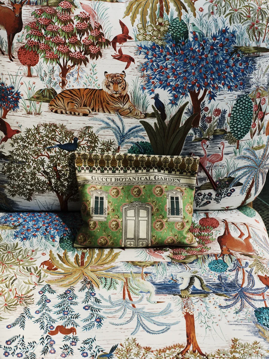 Υφάσματα με fashion statement στο σαλόνι του ξενοδοχείου