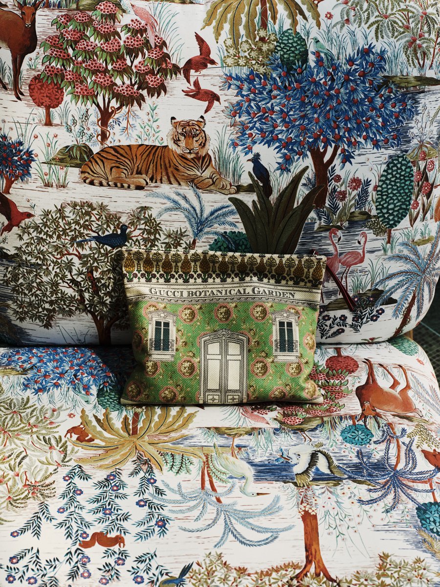 Υφάσματα με fashion statement στο σαλόνι του ξενοδοχείου