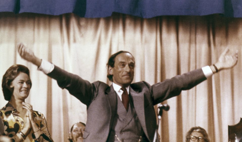 Ο Jeremy Thorpe, ηγέτης του Φιλελεύθερου Κόμματος στο τέλος του ετήσιου συνεδρίου του κόμματος με τη σύζυγο του Marion το 1973