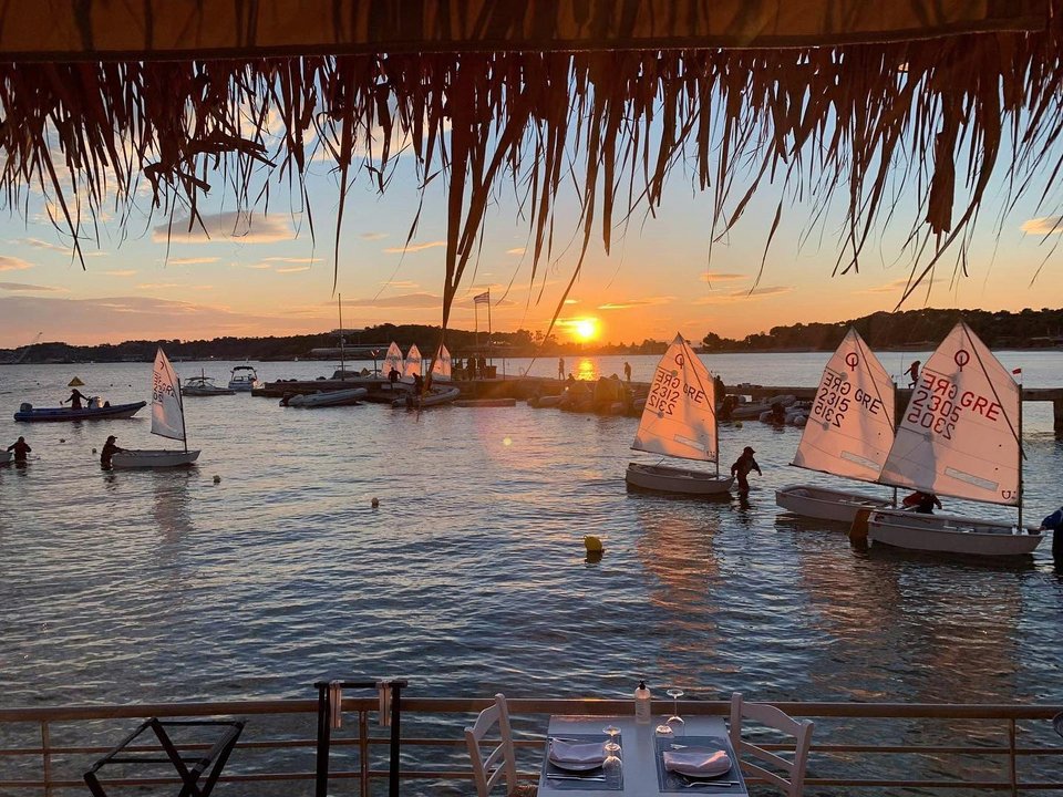 Η θέα από τη βεράντα του Blue Fish / Φωτογραφία: bluefish.restaurant/Instagram