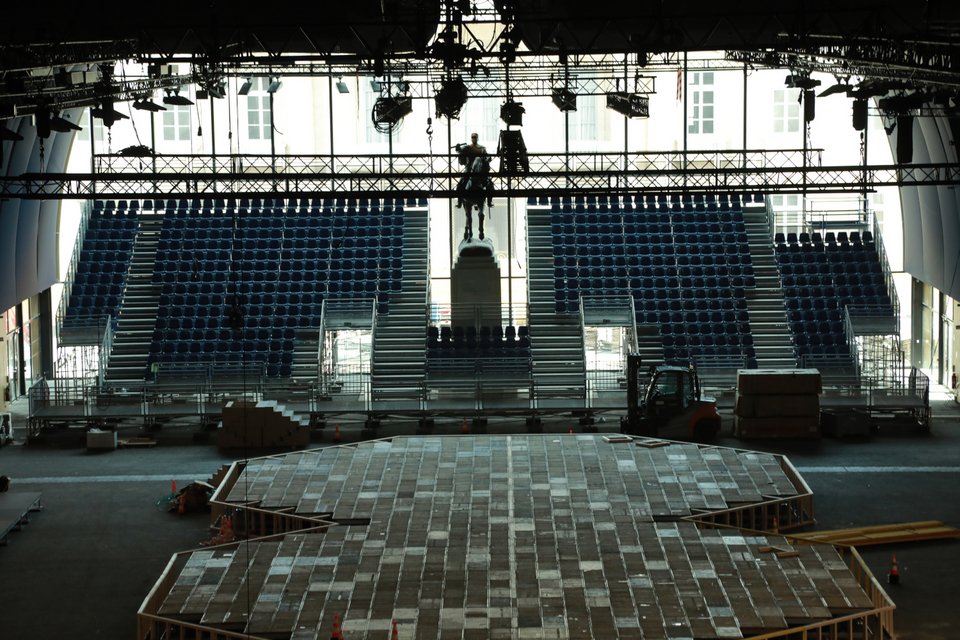 Το Champ-de-Mars Arena κατά τη διάρκεια των ετοιμασιών για τη φιλοξενία των αγώνων τζούντο