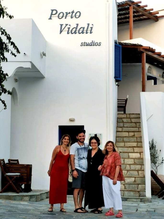 Τζένη Διαγούπη ξεναγεί τήνο