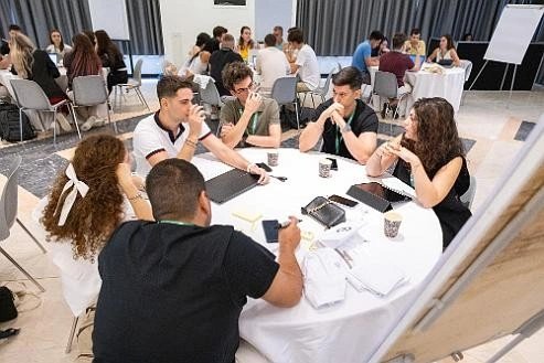 Οι Έλληνες και οι Κύπριοι φοιτητές εργάζονται πάνω στην ιδέα τους