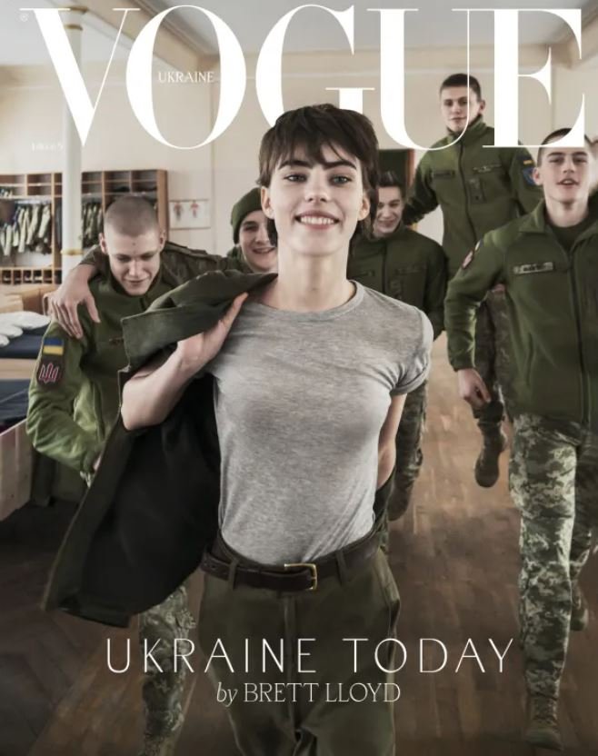 Kάποιοι από τους φωτογραφιζόμενους, σήμερα έχουν φύγει από την ζωή στην πρώτη γραμμή του πολέμου ή στις πόλεις που βομβαρδιστηκαν /  Photo: Brett Lloyd,&nbsp;Vogue,&nbsp;Ukraine. 