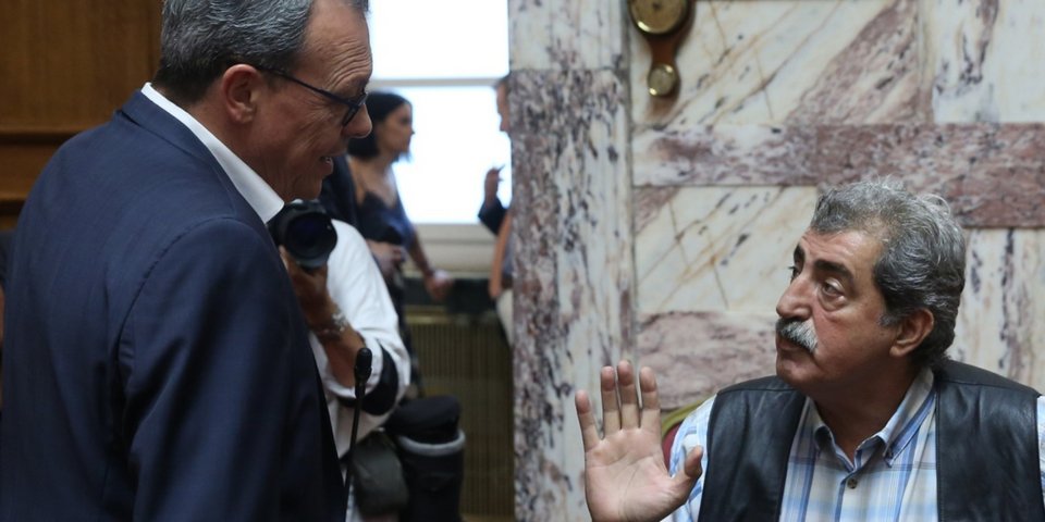 Ο Παύλος Πολάκης με τον Σωκράτη Φάμελλο -Φωτογραφία: ΑΠΕ/ΟΡΕΣΤΗΣ ΠΑΝΑΓΙΩΤΟΥ