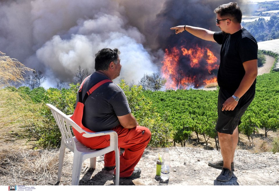 Καίει ανεξέλεγκτη η φωτιά στη Στιμάγκα Κορινθίας / Φωτογραφία: Intimenews/ΨΩΜΑΣ ΒΑΣΙΛΗΣ