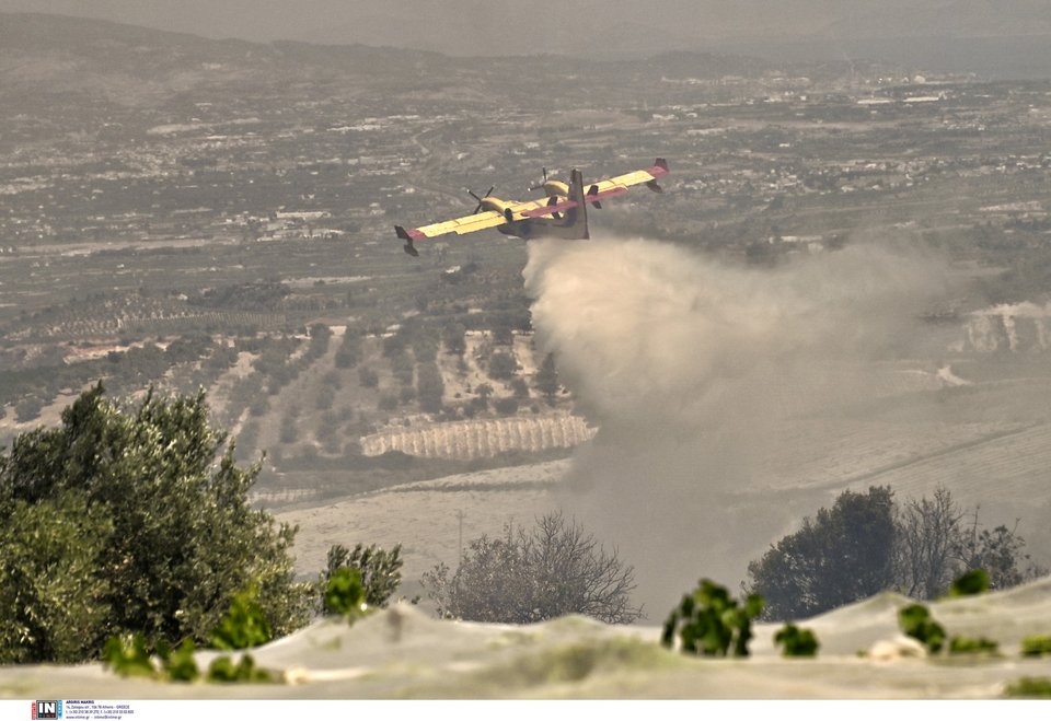 Καίει ανεξέλεγκτη η φωτιά στη Στιμάγκα Κορινθίας / Φωτογραφία: Intimenews/ΨΩΜΑΣ ΒΑΣΙΛΗΣ