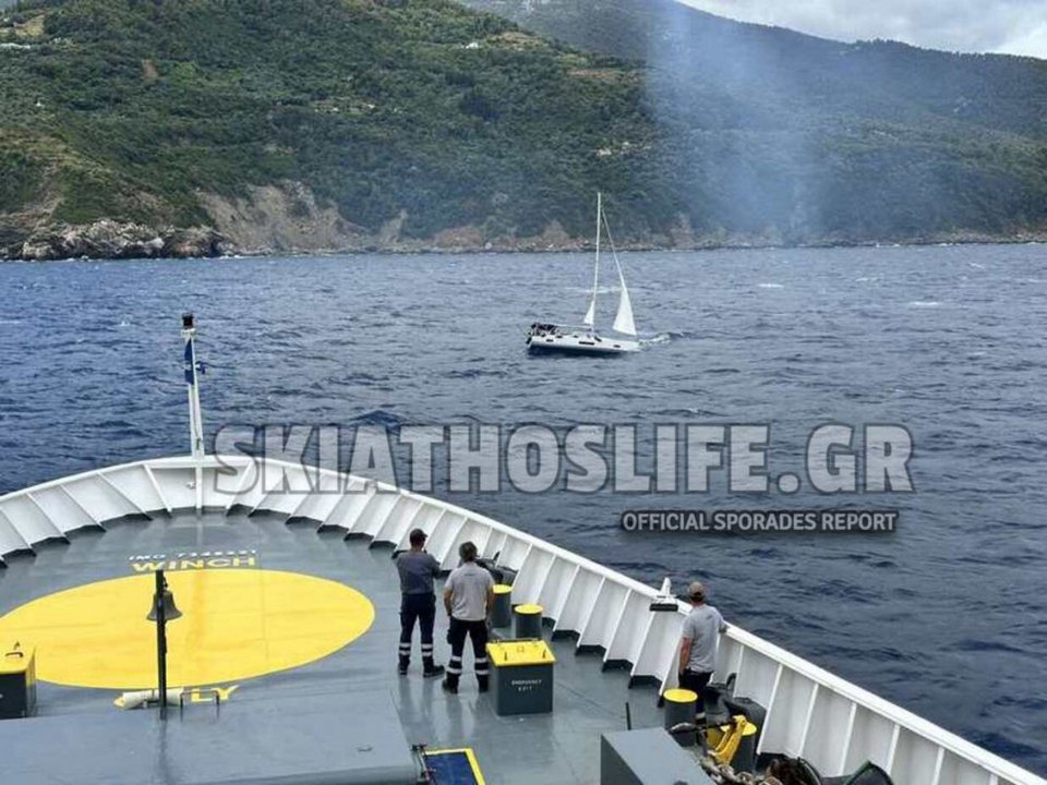 Φωτογραφίες με το ακυβέρνητο ιστιοπλοϊκό ανοιχτά της Σκοπέλου