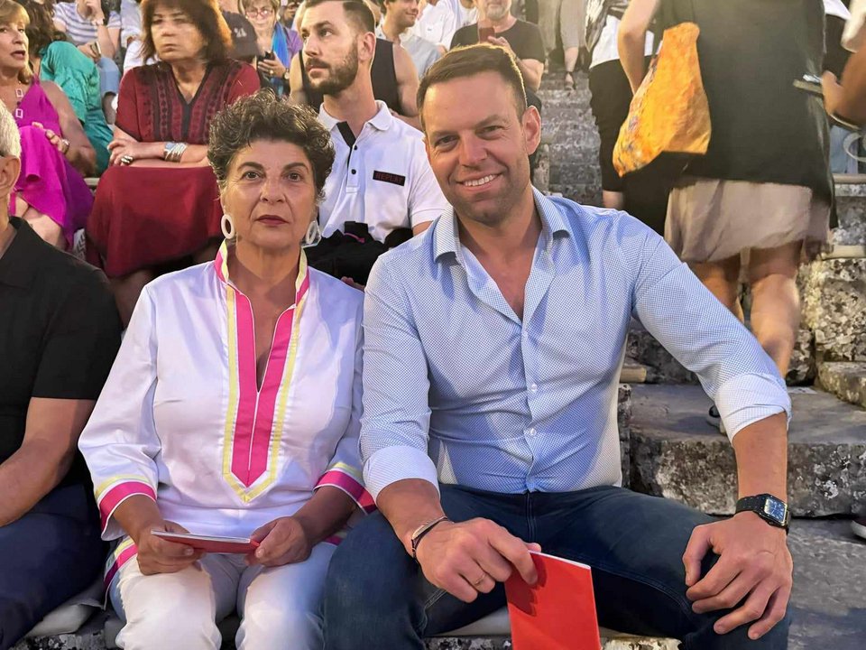 Ο Στέφανος Κασσελάκης με την τομεάρχη Πολιτισμού του ΣΥΡΙΖΑ, Κυριακή Μάλαμα