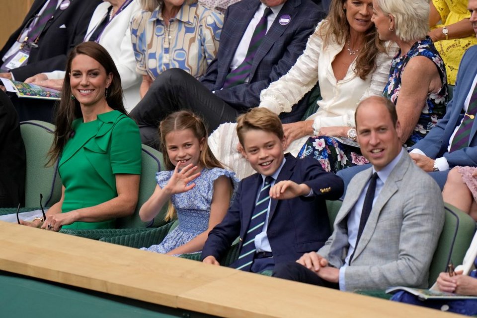 Στο Royal Box ο πρίγκιπας και η πριγκίπισσα της Ουαλίας με τα δύο μεγαλύτερα παιδιά τους.
