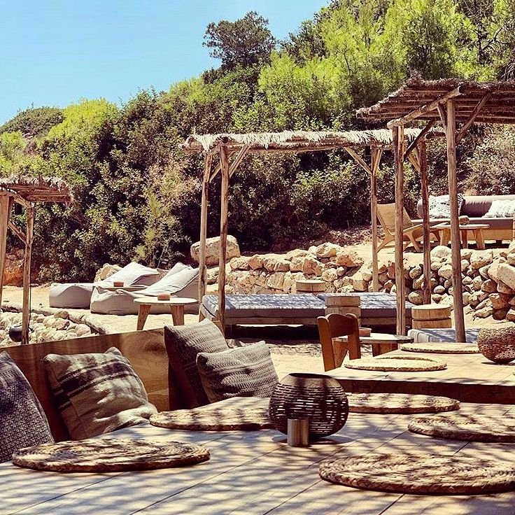 To beach bar restaurant Krabo στο Καβούρι / Φωτογραφία: krabobeach/Instagram