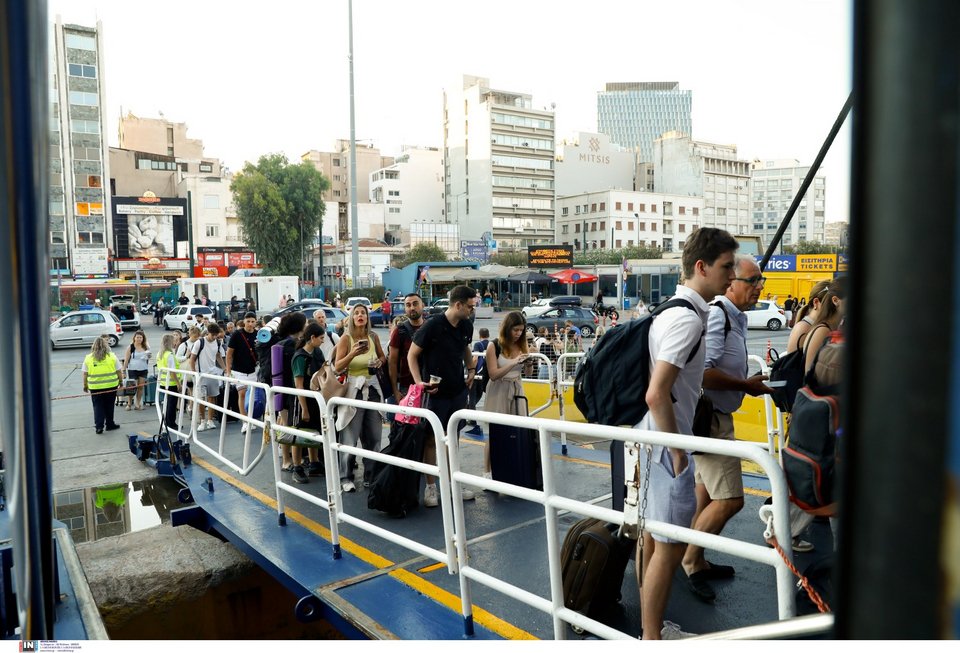 Αυξημένη η κίνηση στο λιμάνι του Πειραιά