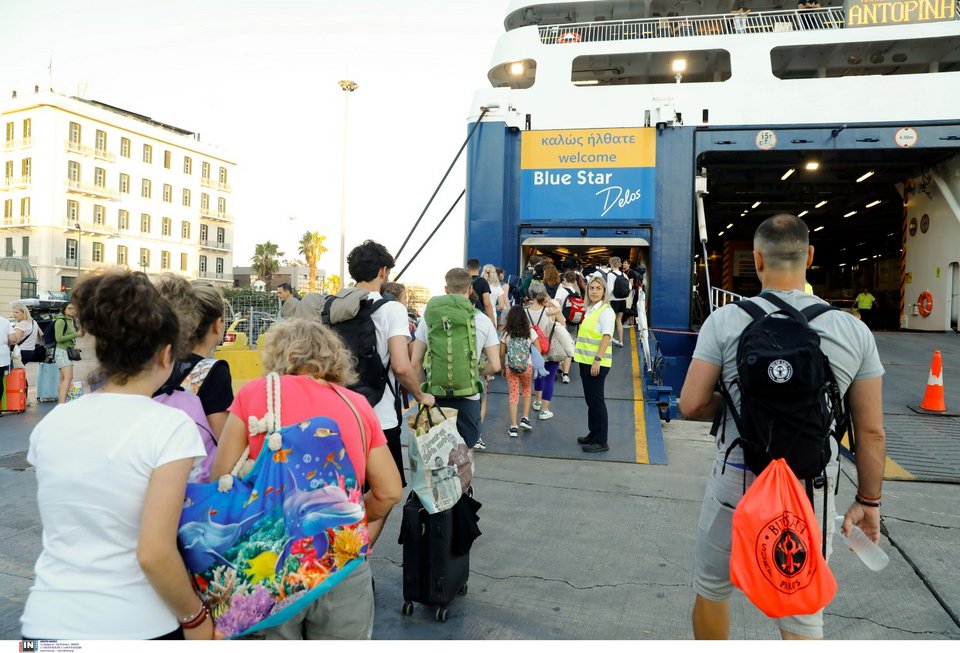 Αυξημένη η κίνηση στο λιμάνι του Πειραιά