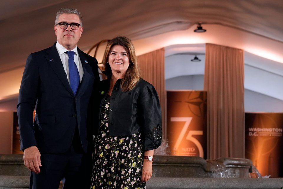 Ο Ισλανδός πρωθυπουργός Bjarni Benediktsson και η σύζυγός του