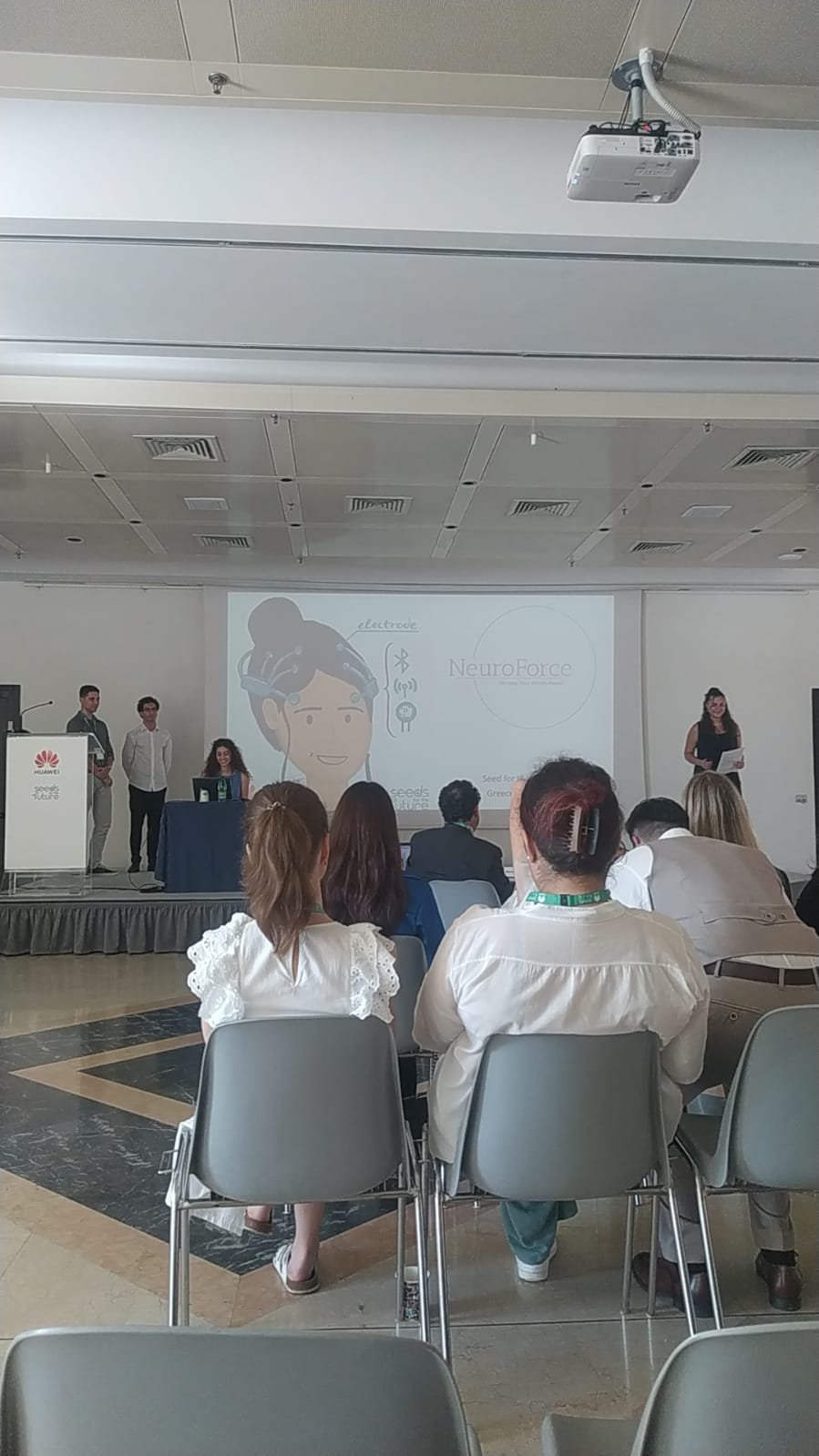 Η ομάδα NeuroForce παρουσιάζει την ιδέα της