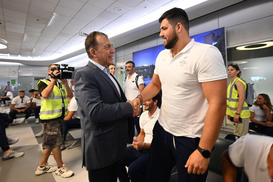 Την ελληνική αποστολή αποχαιρέτησε ο Γιάννης Βρούτσης αναπληρωτής υπουργός Αθλητισμού.