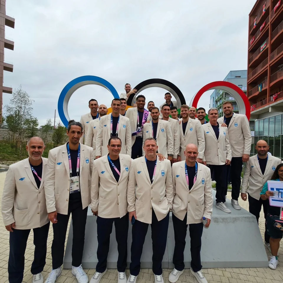 Ολυμπιακοί Αγώνες: Χαμογελαστή η ελληνική αποστολή- Οι 100 αθλητές μας- Οι φωτογραφίες πριν την τελετή έναρξης 10 olympiakoi agones ellines athlites basket.jpg