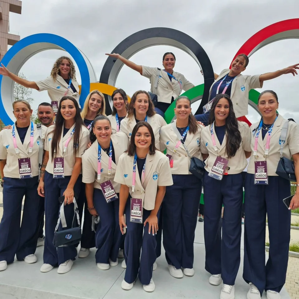 Ολυμπιακοί Αγώνες: Χαμογελαστή η ελληνική αποστολή- Οι 100 αθλητές μας- Οι φωτογραφίες πριν την τελετή έναρξης 9 olympiakoi agones ellines athlitries.jpg