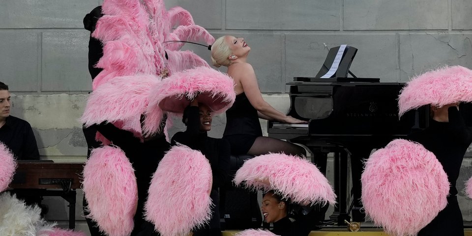Η Lady Gaga στη σκηνή της τελετής έναρξης των Ολυμπιακών Αγώνων 2024